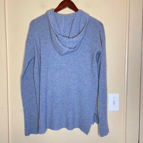 Cashmere cozy V-Neck Gray Sweater - Picture 2 of 8